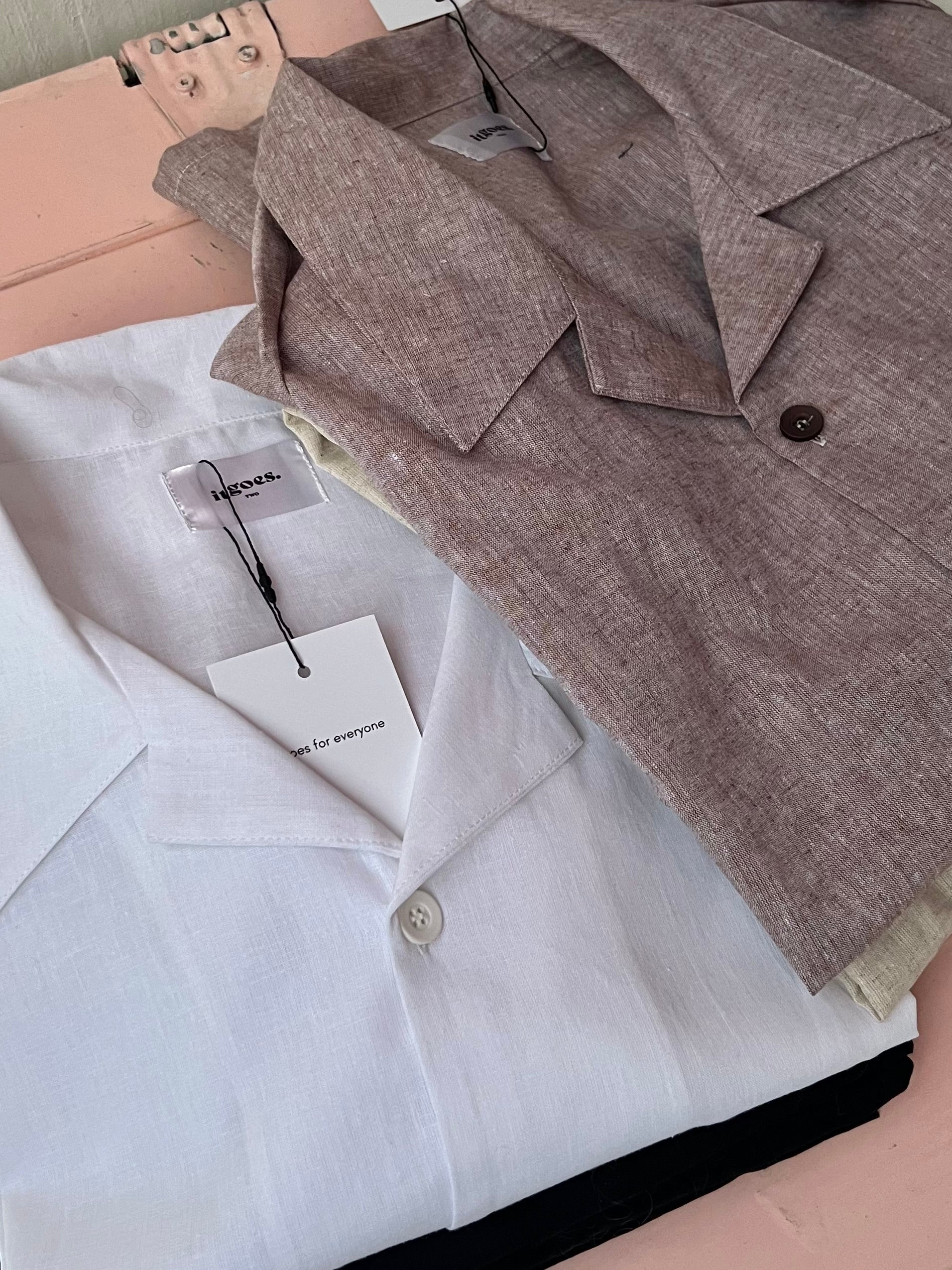 Relaxed fit short-sleeved collared shirt