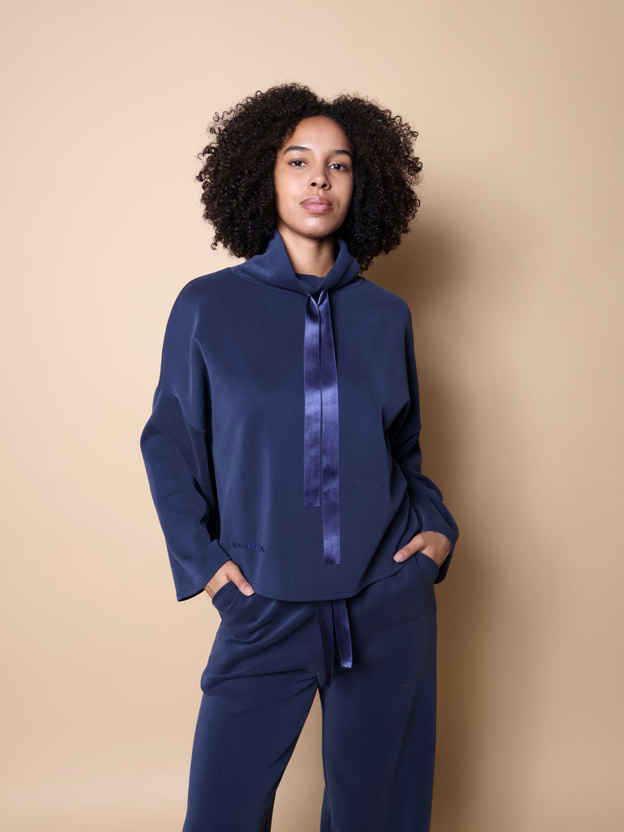 Soft elegance lounge pystykauluspaita