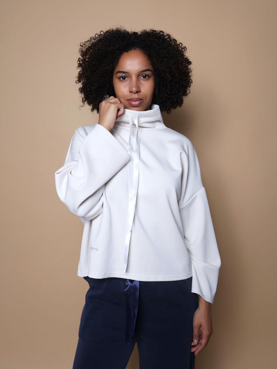 Soft elegance lounge pystykauluspaita