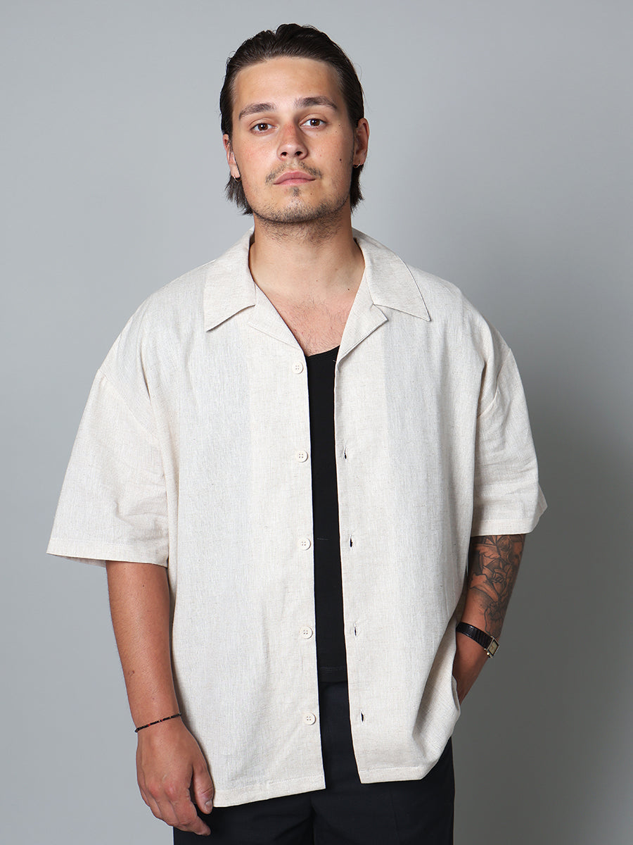 Relaxed fit short-sleeved collared shirt