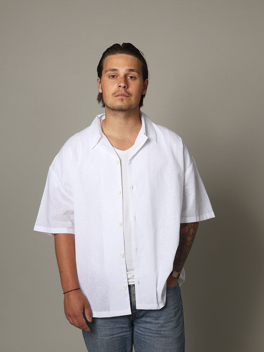 Relaxed fit short-sleeved collared shirt
