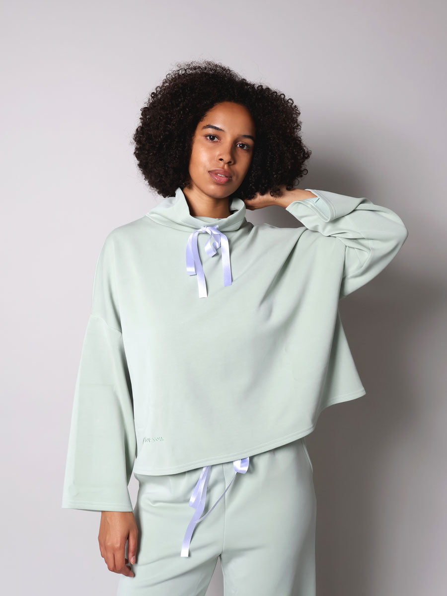 Soft elegance lounge pystykauluspaita