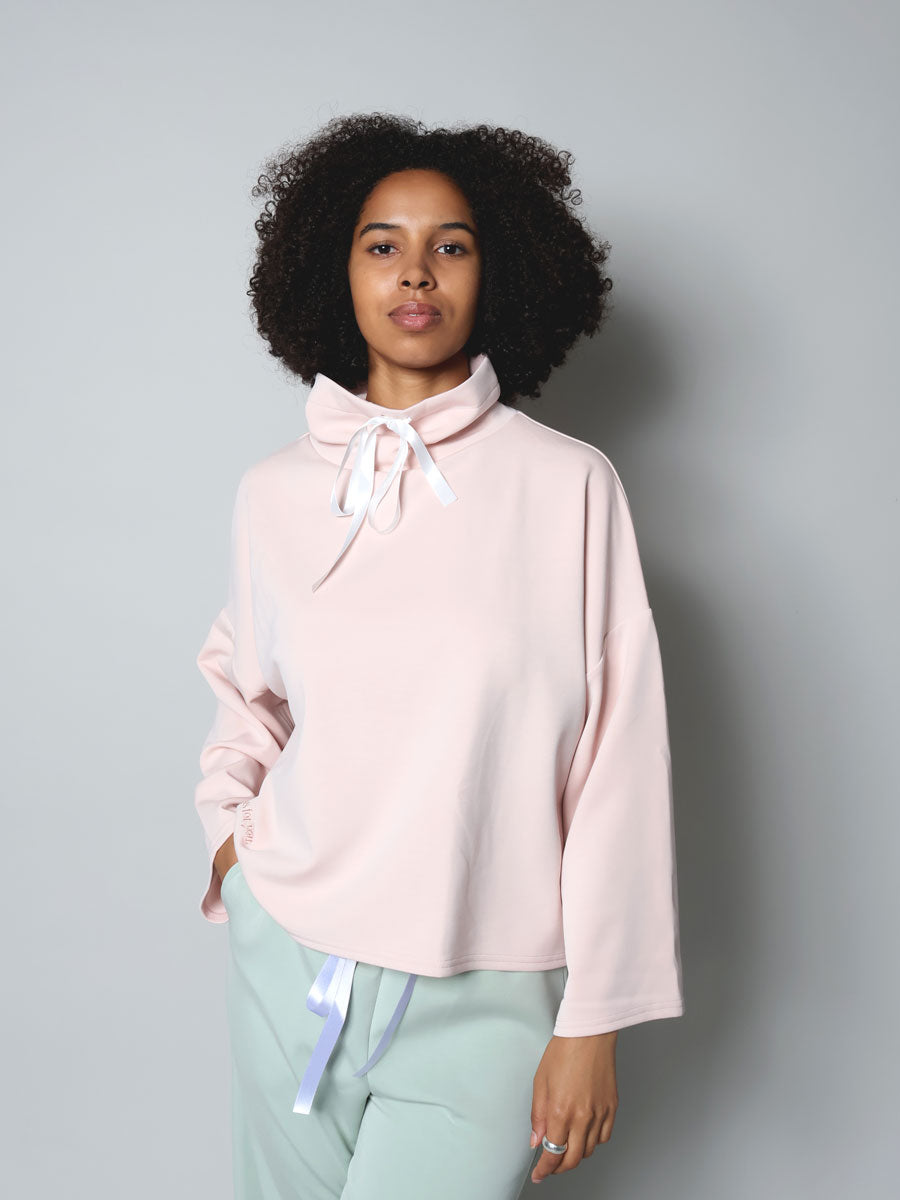 Soft elegance lounge pystykauluspaita